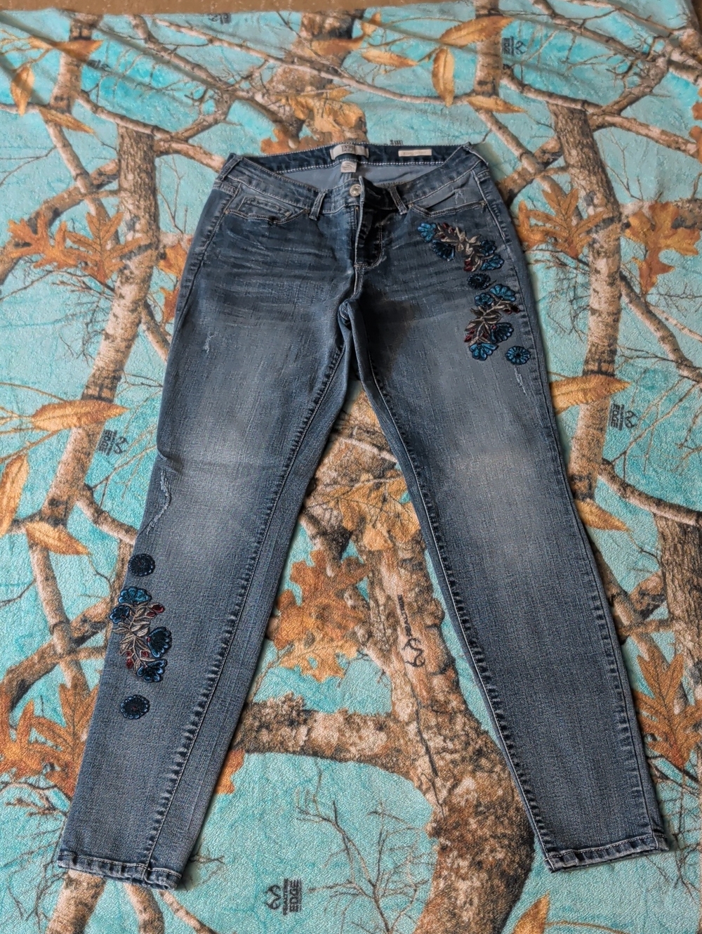 Vintage America Blue Embroidered Skinny Jeans